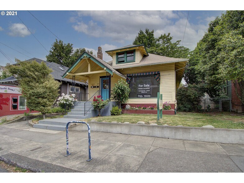 More Photos Of 4423 SE Hawthorne Blvd, Portland Office For Sale