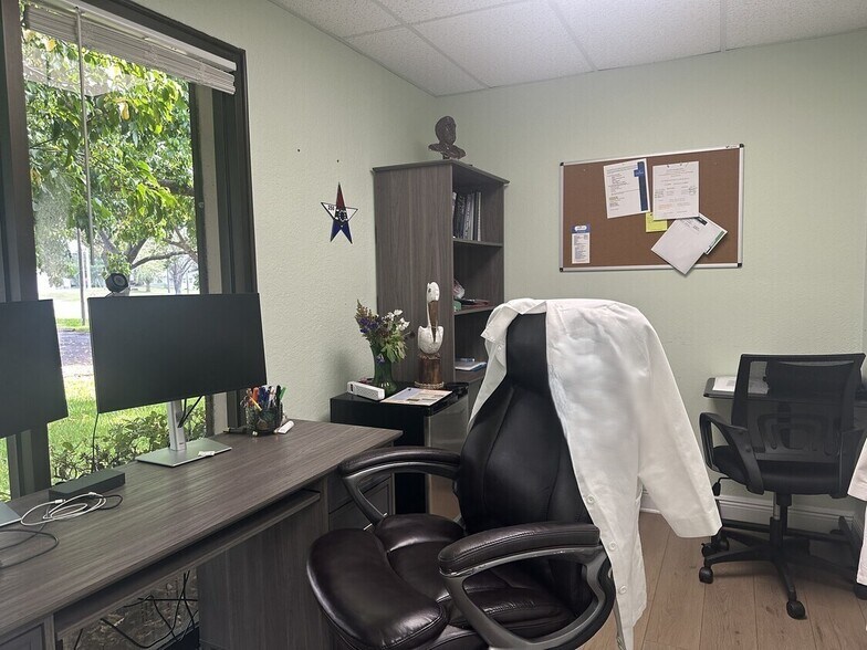 More Photos Of 506 4th Ave W, Palmetto Medical For Sale