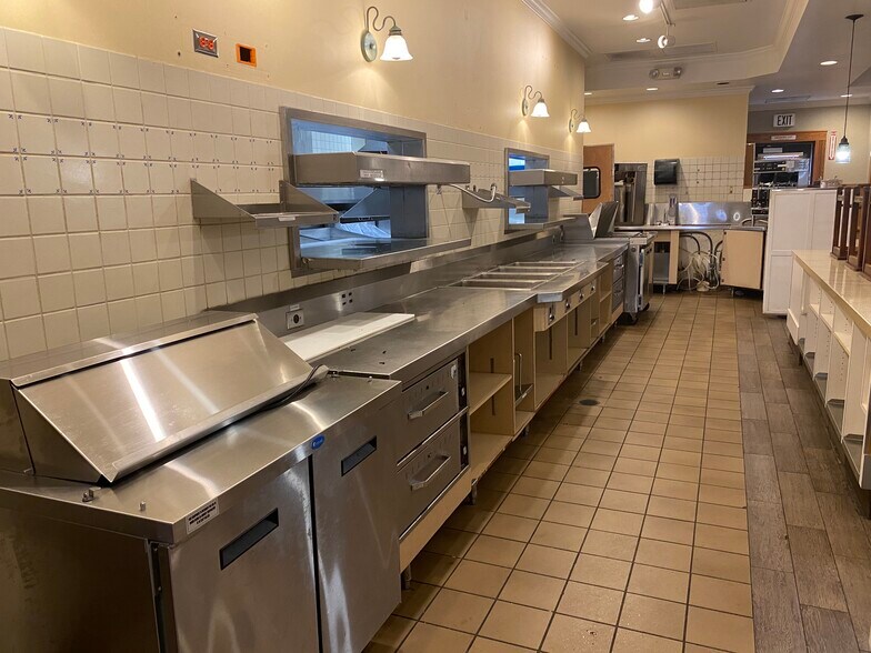 Primary Photo Of 2199 Riverside Dr, Columbus Restaurant For Lease