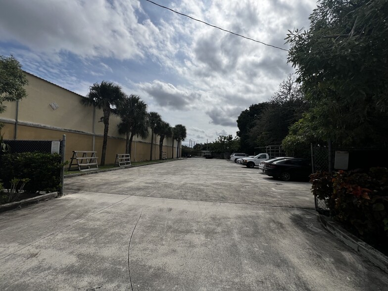 Primary Photo Of 1000 Lake Ida Rd, Delray Beach Warehouse For Lease