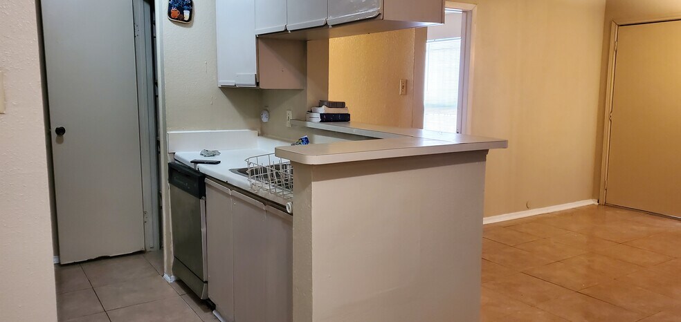 Primary Photo Of 10100 S Gessner Rd, Houston Apartments For Sale