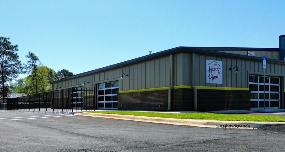 More Photos Of 2502 Highway 87, Navarre Specialty For Sale