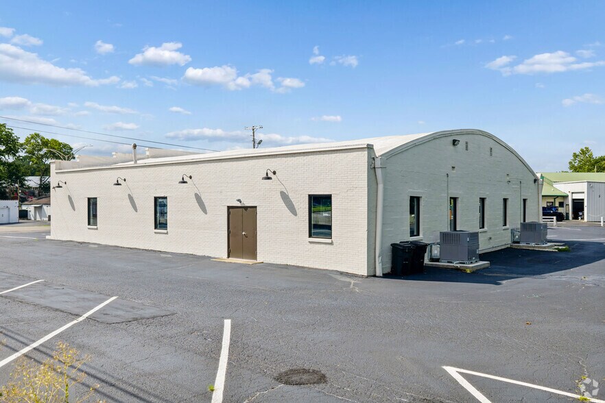More Photos Of 111 Nashville Hwy N, Columbia Freestanding For Sale