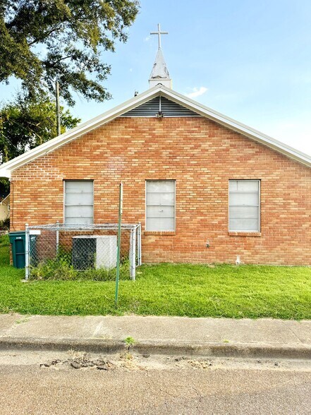More Photos Of 1838 Gordon Ave, Yazoo City Religious Facility For Sale