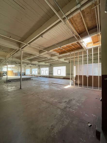 More Photos Of 5041-5047 N Western Ave, Chicago Flex For Lease