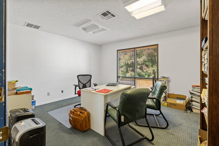 More Photos Of 1606 W Mineral King Ave, Visalia Office For Sale