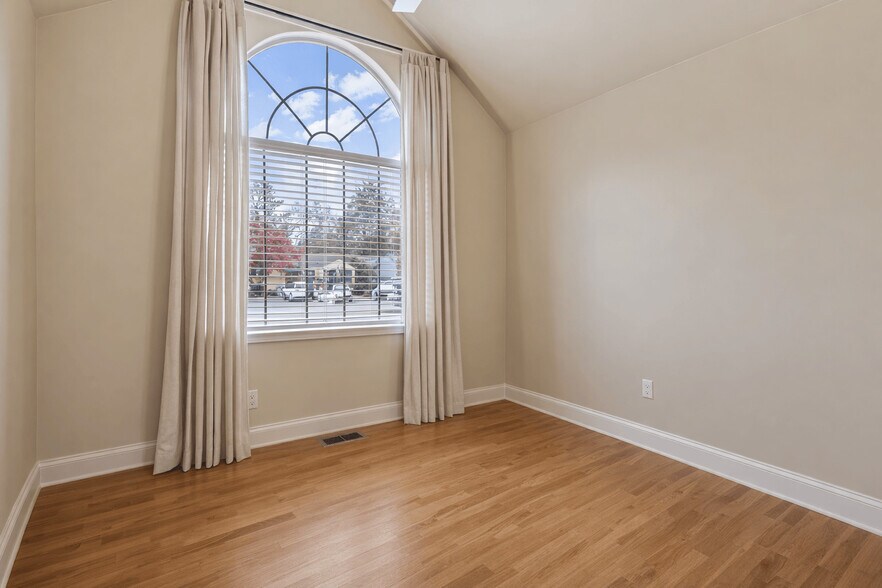 More Photos Of 413 E Iris Dr, Nashville Loft Creative Space For Sale