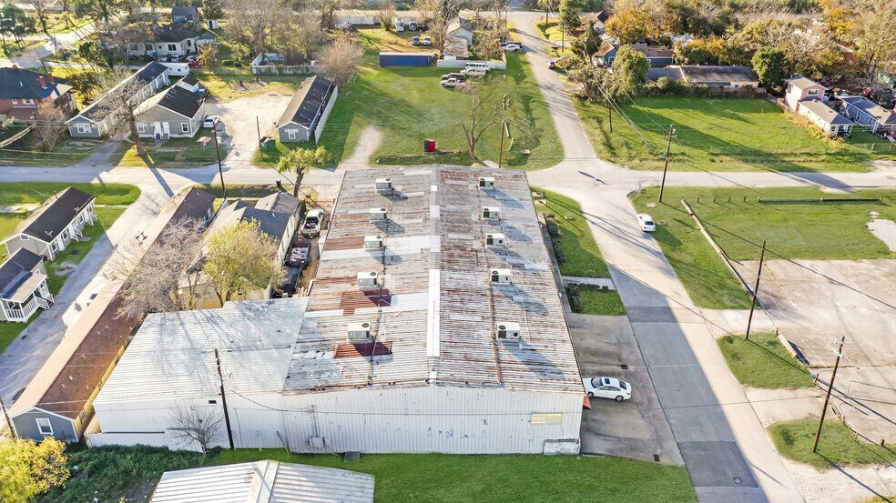 More Photos Of 8012 Endor, Houston Warehouse For Lease