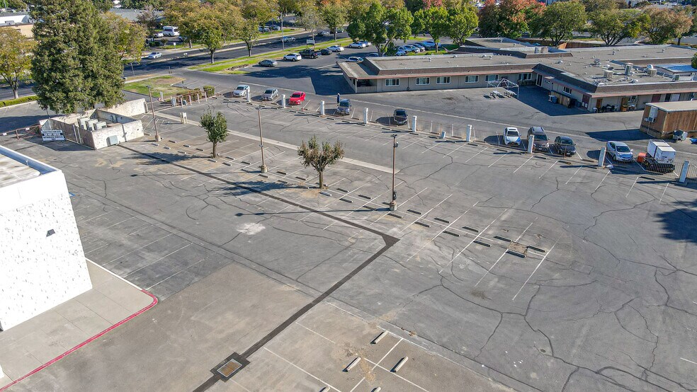 More Photos Of 3185 M St, Merced Medical For Sale