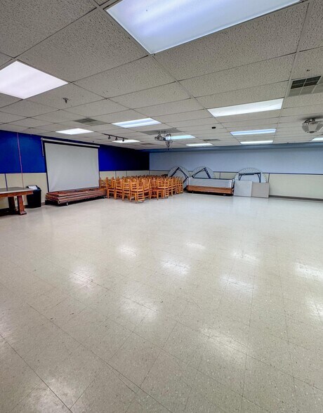 More Photos Of 2002 2nd St SW, Rochester Storefront Retail Office For Sale