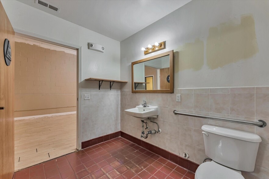 More Photos Of 1227 San Pablo Ave, Berkeley Storefront For Sale