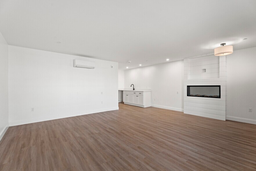 More Photos Of 44 Williams Ave, Mystic General Retail For Sale