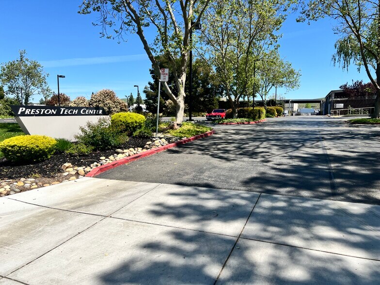 More Photos Of 6950-6956 Preston Ave, Livermore Research And Development For Lease