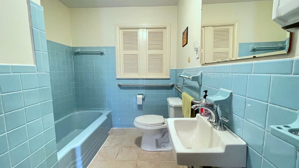 More Photos Of 14 Farmer St, Newnan Medical For Sale