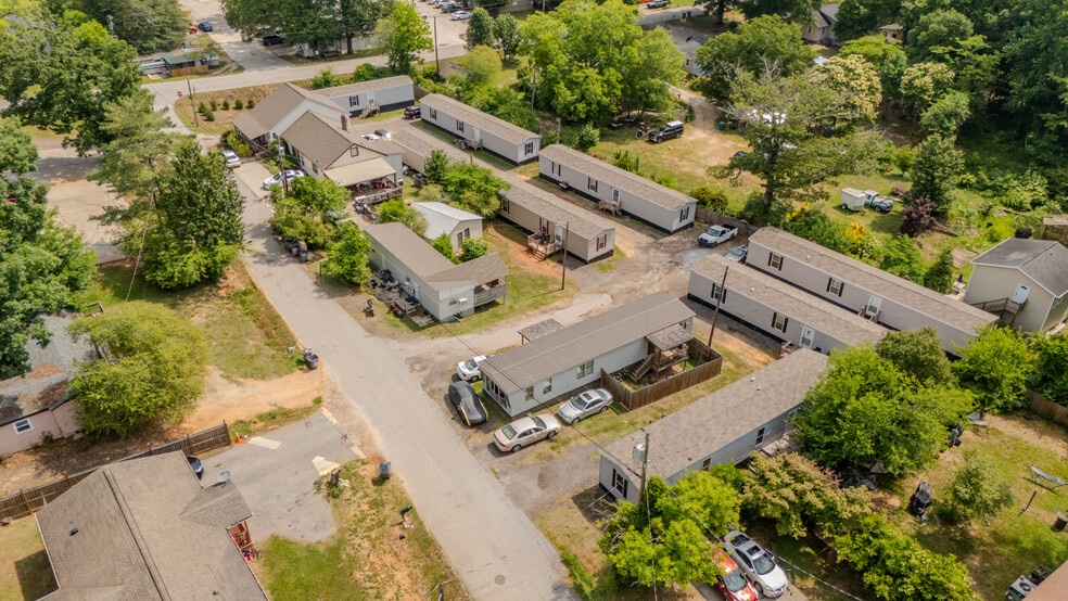 Primary Photo Of 923 W Lee Rd, Taylors Manufactured Housing Mobile Home Park For Sale
