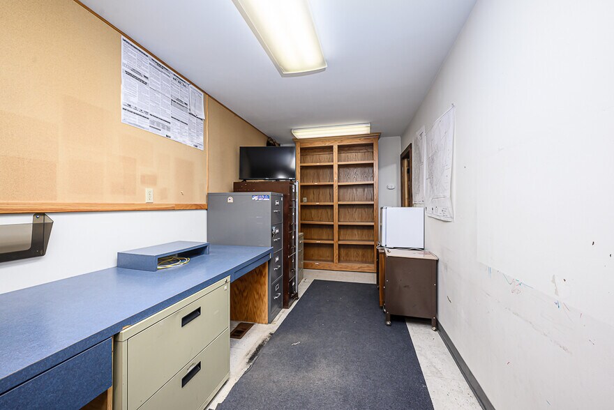 More Photos Of 306 Main St, Linwood Flex For Sale