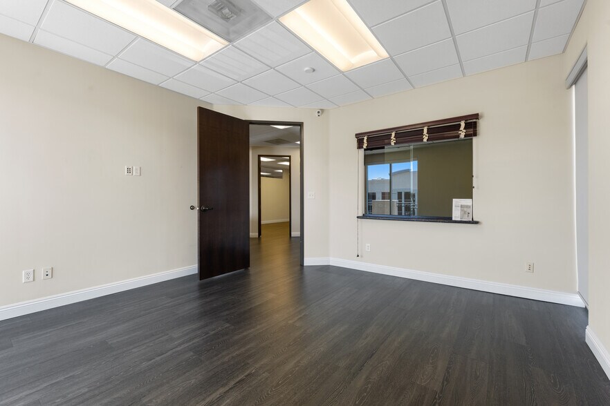 More Photos Of 950 Boardwalk, San Marcos Office For Sale