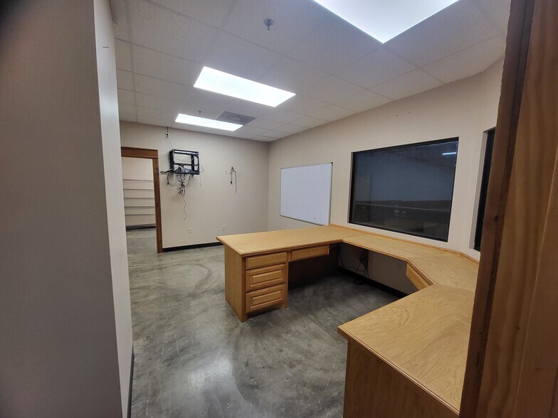 More Photos Of 800 S International Blvd, Hidalgo Freestanding For Lease