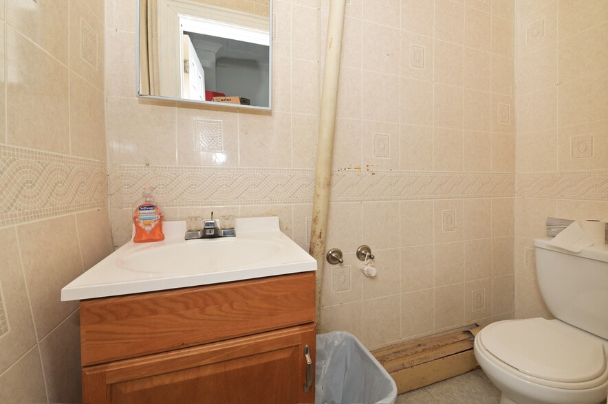 More Photos Of 24-26 W Merrick Rd, Freeport Storefront For Sale