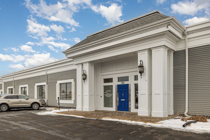 Primary Photo Of 1781 W County Road B, Saint Paul Office For Sale