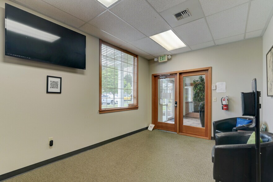 More Photos Of 2102 Carriage St SW, Olympia Office For Sale