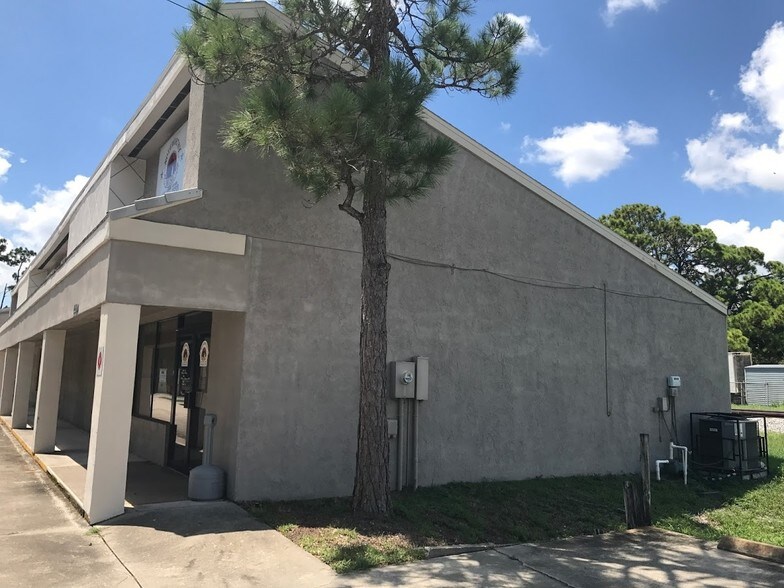 More Photos Of 4400 S Hopkins Ave, Titusville Showroom For Sale