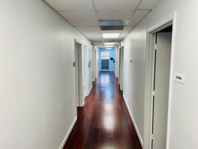 More Photos Of 2201 NE 52nd St, Lighthouse Point Medical For Sale