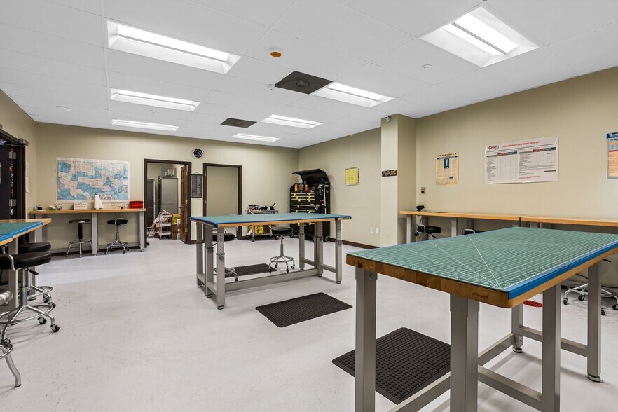 More Photos Of 533 Myatt Dr, Madison Showroom For Sale