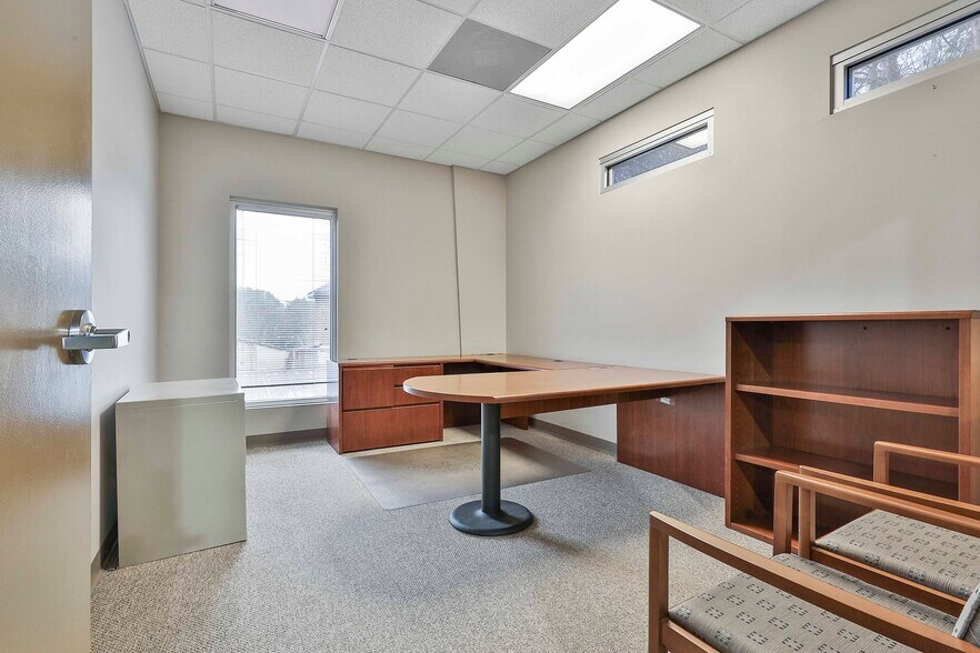 More Photos Of 1039 Sullivan Rd, Newnan Office For Lease