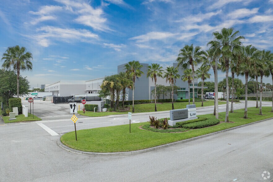 More Photos Of 401 N Cleary Rd, West Palm Beach Unknown For Lease