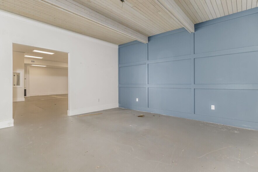More Photos Of 3624 W Fairfield Dr, Pensacola General Retail For Lease