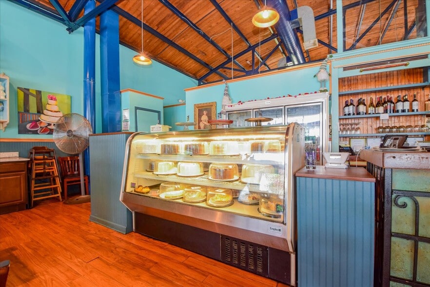 More Photos Of 1212 4th St SW, Roanoke General Retail For Sale