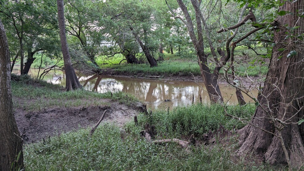 More Photos Of 0000 I-69 Fwy, Hungerford Land For Sale