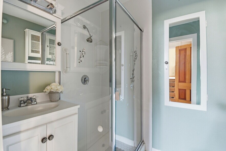 More Photos Of 931 Chestnut St, Alameda Multifamily For Sale
