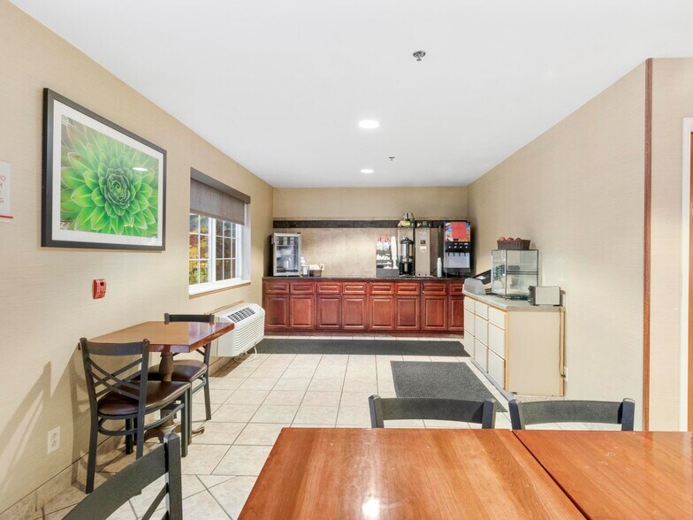 More Photos Of 1001 W College, Oak Creek Hotel For Sale