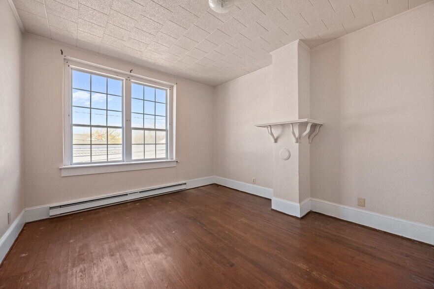 More Photos Of 101 Broad St, Columbia Flex For Sale