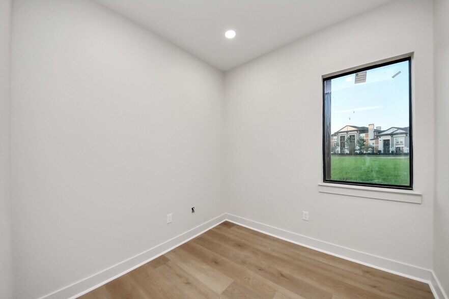 More Photos Of 220 Bella Katy Dr, Katy Office Residential For Lease