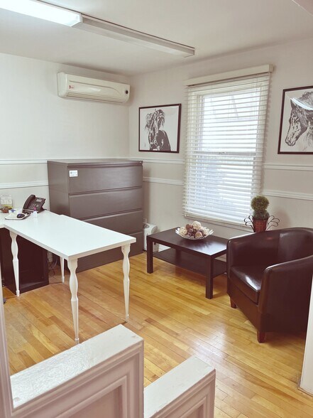 More Photos Of 2282 Boul Des Laurentides, Laval Office For Sale