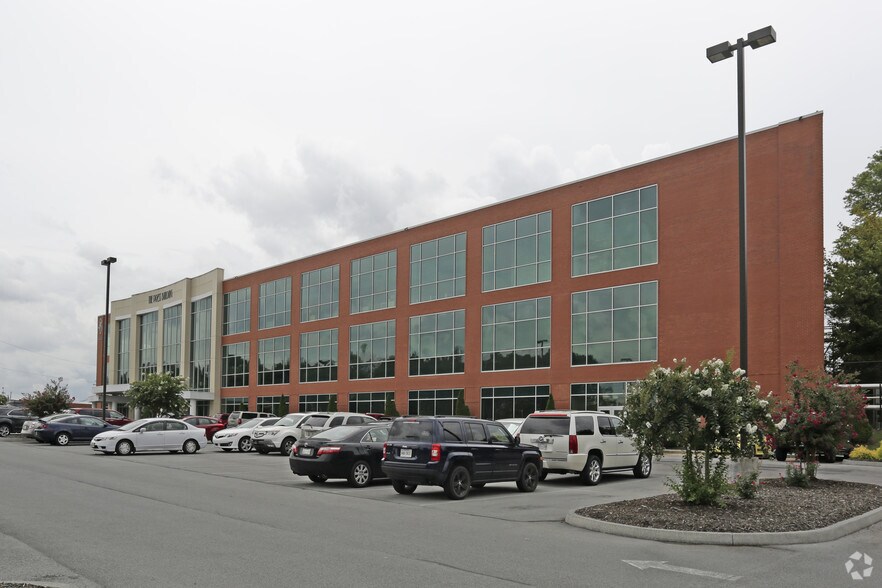 More Photos Of 400-444 Clinchfield St, Kingsport Medical For Lease