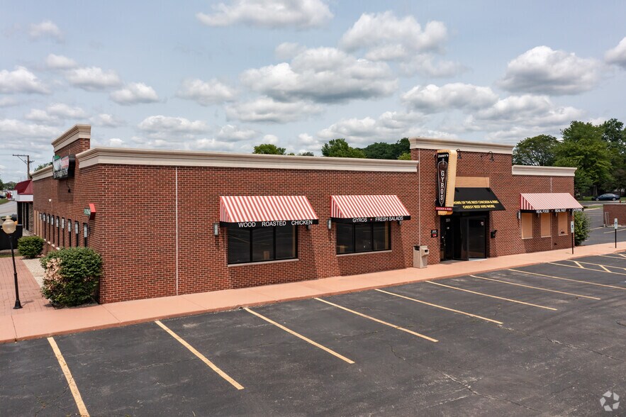 Primary Photo Of 551 S 8th St, West Dundee Restaurant For Sale