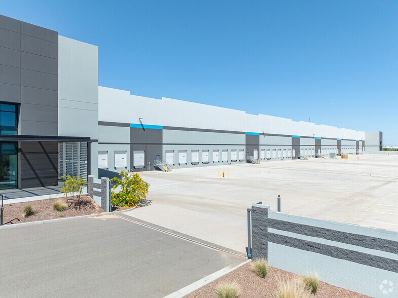 More Photos Of 6235 N Cotton Ln, Litchfield Park Distribution For Lease