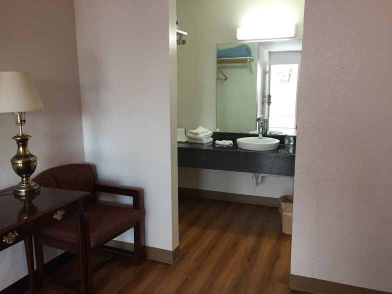 More Photos Of 2001 North Bishop Avenue, Rolla Hotel For Sale