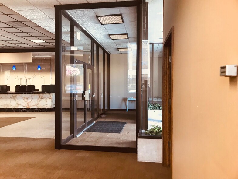 More Photos Of 5522 6th Ave, Kenosha Restaurant For Sale