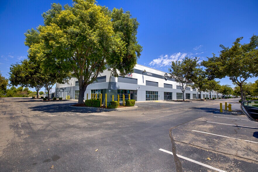 More Photos Of 2001 Arch-Airport Rd, Stockton Warehouse For Lease