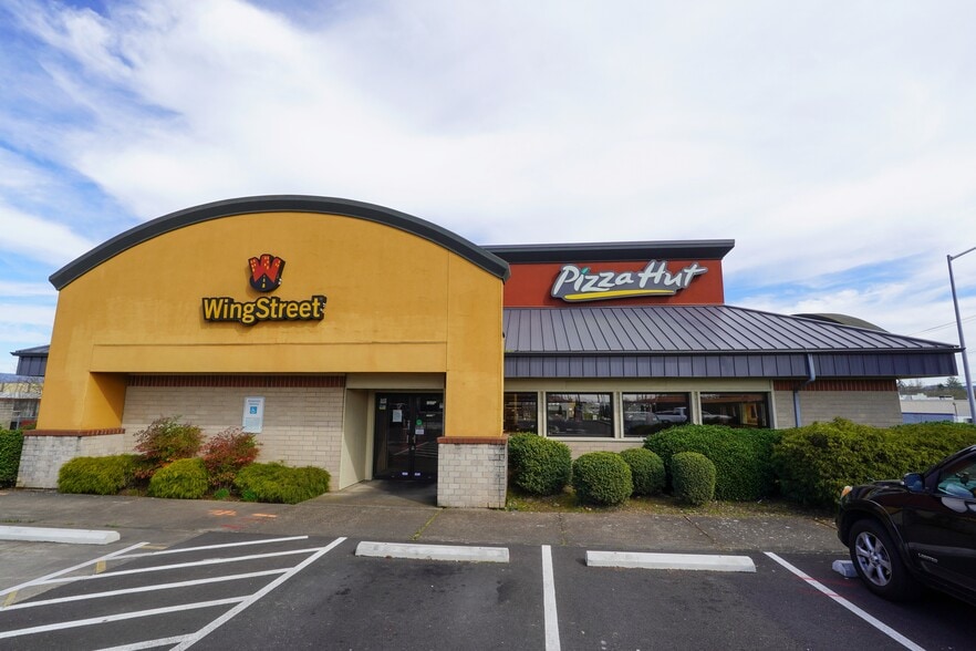 More Photos Of 3577 W 11th Ave, Eugene Restaurant For Lease