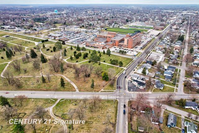 More Photos Of 2019 Columbus Ave, Bay City Office For Sale