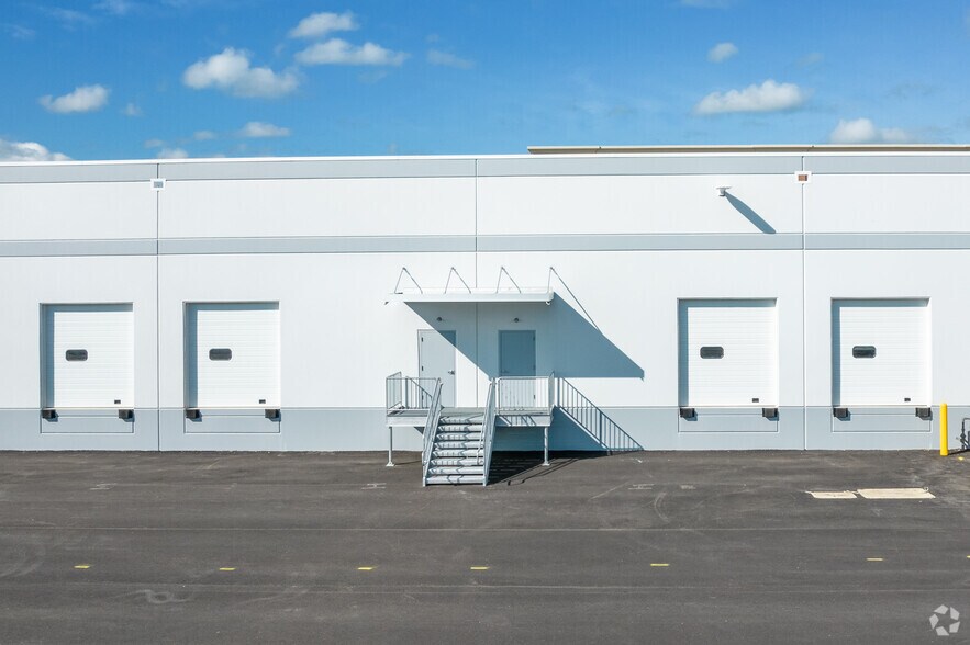 More Photos Of 650 Corporate Dr, Stafford Industrial For Lease