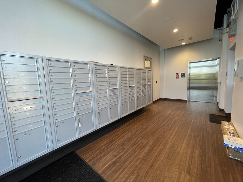 More Photos Of 4229 FM 620, Austin Showroom For Sale