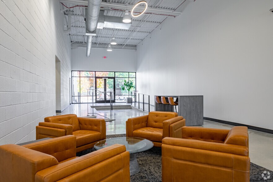 More Photos Of 5616 Peachtree Rd, Atlanta Loft Creative Space For Lease