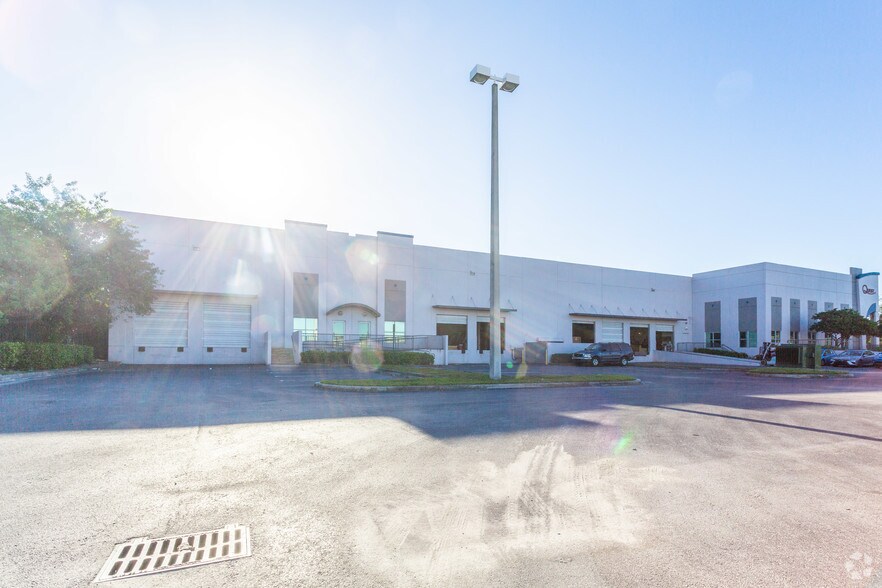 More Photos Of 11200 NW 138th St, Medley Warehouse For Lease